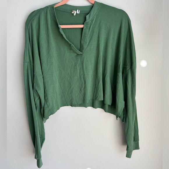 PacSun Woman’s Green, Long Sleeve, V Next Crop Top Shirt Size Large - Picture 1 of 3